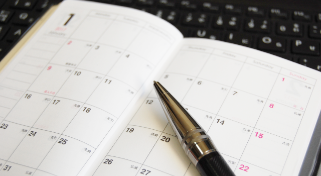 スケジュール帳とボールペン