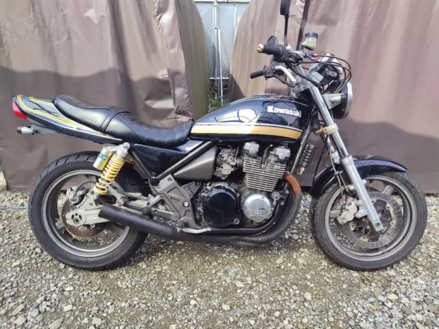 カワサキゼファー400カイ(1997年モデル)買取依頼ありがとうございました。こちらの車両はエンジン異音、走行距離減算車、外装傷腐食多数。￥400,000でお取引させて頂きました。
#stepup #バイク買取 #バイク販売 #kawasaki #zephyr